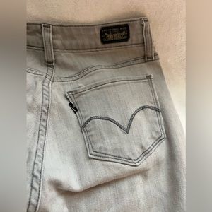 Levi’s Grey Skinny High Waisted Size 25